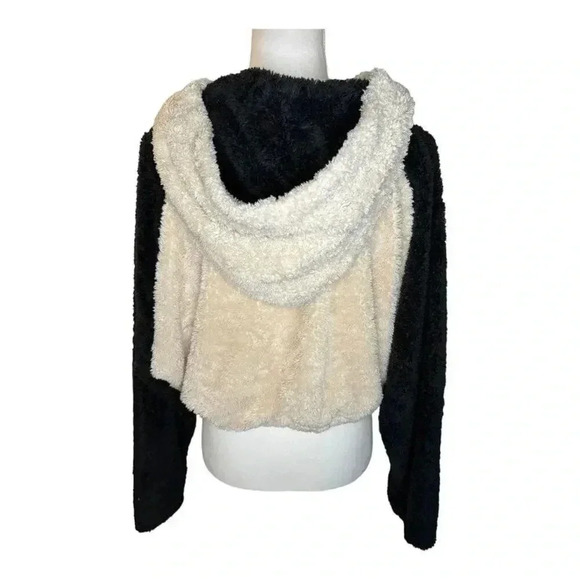 Urban Outfitters Size XS‎ Sherpa Cream And Black Hooded Cropped Sweater - Picture 3 of 6